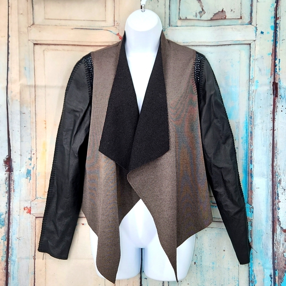 Stella & Jamie from Berdorf Goodman w/ leather sleeves, short cardigan sweater - Picture 2 of 8